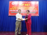 Tặng thẻ bảo hiểm y tế cho người cao tuổi phường 13, quận Bình Thạnh